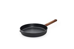 Woll Eco Logic QXR - Padella piatta in ghisa induttiva, diametro 28 cm, altezza 5 cm, con manico in legno solido e sostenibile, adatta per tutti i piani cottura, senza PFAS, rivestimento antiaderente,