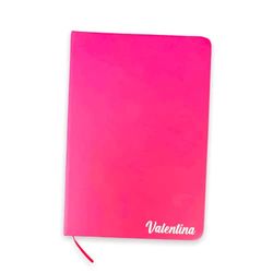 Vero Bijoux Classic Notebook personalizzato con nome e dedica, Taccuino o Quaderno, Copertina Rigida e Chiusura ad Elastico, Formato A6 14,3 x 9,3 cm, 100 Pagine (Fucsia)