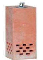 “CANDELA” IN TERRACOTTA, FATTA A MANO; ALTEZZA CM. 35, LUNGHEZZA CM. 12.