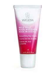 Weleda Crema Giorno Levigante Rosa mosqueta, formulazione ricca che riduce visibilmente le prime rughe e dona morbidezza e setosità alle pelli normali e secche (1X30 ml)