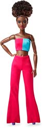 Barbie Looks-docka, naturligt svart hår, färgglad outfit, avskuren topp och utsvängda byxor, styling och posering, modesamlarobjekt HJW81