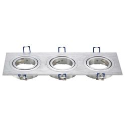 Portalampada a tre vie in finitura argento, ideale per l'illuminazione versatile in casa e in ufficio.