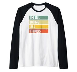 Io sono Jill Doing Jill Things Divertente Citazione Personalizzata Maglia con Maniche Raglan