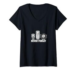 Mujer Never Forget (teléfono abatible, reproductor de CD, mascota digital) Camiseta Cuello V