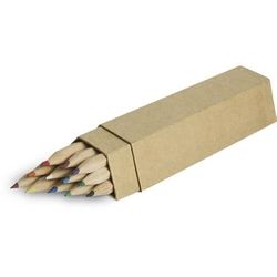 Paquete de lápices de colores de madera de 12 piezas en estuche de cartón trapezoidal. Medidas del artículo (cm): 18,2 x 4,5 x 2,5 cm.