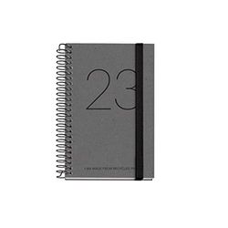 Miquelrius - Agenda annuel 2023 Recyclé - Journée Page - Taille Caddy 80 x 120 mm - Couverture en carton recyclé - Spirale- Catalan - Noir, MR39420