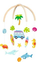 goki 52865 - Móvil surfista Van de madera, relajante móvil de madera con bonitas figuras, tema mar y playa en la habitación del bebé, promueve la imaginación y el desarrollo visual, 25 cm x 30 cm,