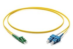 Corning Glasfiber patchkabel 2 x 2,0 mm – enkelläge duplex: LC APC duplex till SC UPC Duplex, 2 m (gul) – SMF Ultra