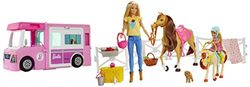 Barbie Caravana para Acampar 3 En 1 De con Piscina, Camioneta, Barca Y 50 Accesorios + Muñecas Y Chelsea con Caballos Y Accesorios, Regalo para Niñas Y Niños 3-9 Años, Embalaje Sostenible