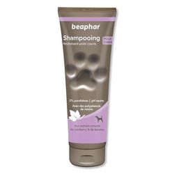 BEAPHAR – Shampoing premium revitalisant pour chien aux poils courts – Aux extraits naturels de cranberry & de kératine – Fortifie, tonifie et protège le pelage – pH neutre et sans parabens – 250 ml