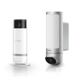 Bosch Smart Home intelligente bewakingscameraset, 1x Buitencamera II zilver, 1x Binnencamera II, 1080p full HD resolutie met geïntegreerde alarmsirene, compatibel met Amazon Alexa