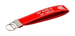 K3T nyckelring "MY HOME IS MY CASTLE" med metallring och röd filtslinga, mått 15,5 x 3 cm