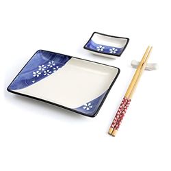 lachineuse - Service à Sushi Japonais - Assiettes, Baguettes & Sauciers pour 1 Personne - Coloris Blanc & Bleu - En Porcelaine - Motif Fleurs Sakura - Coffret Idée Cadeau Japon - Vaisselle Japonaise