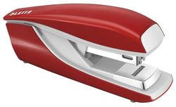 Leitz Agrafeuse de Bureau Flat Clinch, Capacité 30 Feuilles, Rouge, Boîtier Métallique Ergonomique, Agrafes Incluses, Gamme NeXXt, 55050025