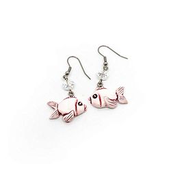 Orecchini pendenti pesce bianco e rosa