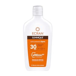 Ecran Sunnique - Leche Protectora Solar FPS 30, Protección UVB + UVA e IR-A, Refuerza las Defensas, Protege la Piel, Hidratación 24 h, Fórmula con VitEox 80, para Toda la Familia - 370 ml