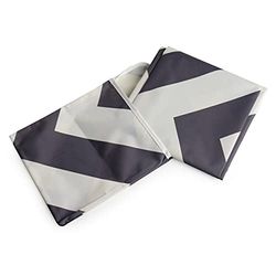 Prince Lionheart - Tapete de chão multiusos CatchallTM (42 "x 42") - Cinzento Chevron e branco - limpar com um pano; antiderrapante; ideal para refeições, artesanato ou corte de cabelo, unissexo