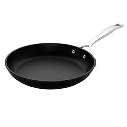 Le Creuset, Poêle Anti-Adhérente en Aluminium Forgé, Ø 26 cm, Sans PFOA, Compatible avec Toutes Sources de Chaleur (y Compris Induction), Anthracite/Argenté