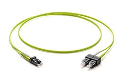 Corning glasfiber patchkabel 2 x 2,0 mm – multimode duplex: LC PC duplex till SC PC duplex, 2 m (lindgrön) – OM5