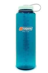 Nalgene Sustain Tritan BPA-fri vattenflaska tillverkad med material härledd av 50% plastavfall, 1 360 g, bred mun, öring
