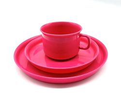 Kimmel 21-000-2260 porslinsset bestående av kopp, tefat och tallrik, plast, fuchsia