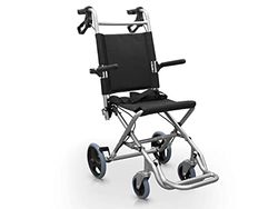 QUIRUMED Fauteuil roulant pliant, Spécial pour la maison, Pour le transfert, Aluminium, Léger, Accoudoirs pliants, Repose-pieds pliants, Freins à poignée, Avec ceinture, Jusqu'à 120 kg