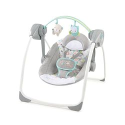 Ingenuity Conforto 2 Go Balanço acolchoado compacto portátil de 6 velocidades com música, dobra-se facilmente, 0-9 meses (Fanciful Forest)