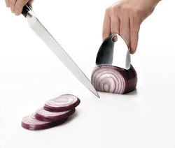 Protector de dedos inox - dispositivo de seguridad para evitar cortes, fabricado en acero inoxidable, resistente y fácil de usar en trabajos manuales.