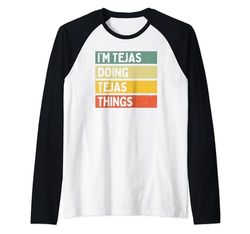 I'm Tejas Doing Tejas Things - Cita personalizada divertida Camiseta Manga Raglan