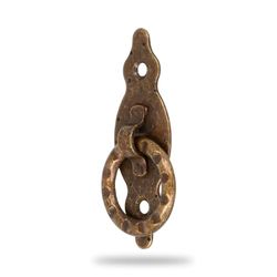 Amig - Puxador vertical - modelo 1001 - fabricado em aço - hardware rústico - medidas: 28 x 80 x 1,5 mm - com anel e placa pontilhada - ideal para móveis - Acabamento: Couro