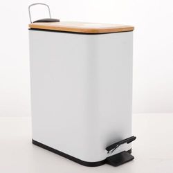 Spirella, Poubelle à pédale 5 Litres, Modèle Erik, Rectangulaire, Fermeture douce et silencieuse grâce au système slow close, Utilisation sécurisée avec des pédales antidérapantes, Blanc Mat