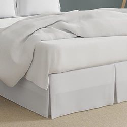 Bed Maker's Nunca leve o seu colchão ao redor da saia de cama, estilo clássico, tecido resistente a rugas, baixa manutenção, comprimento tradicional de queda de 14 polegadas, King, branco