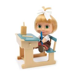 MASHA & THE BEAR - Playset Classe et poupée Masha Haute 12 cm, Classe Scolaire avec Tableau Magique et Accessoires, poupée de la série Masha et Ours, pour Enfants à partir de 3 Ans
