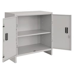 Kast alles 'Pratiko' van gelakt blik, twee deuren. Set van vier planken. gedemonteerd geleverd.