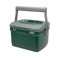 Stanley Adventure Outdoor Cooler 6.6L Green - Double paroi en mousse isolante - Sans BPA - Glacière - Glacière de camping très résistante qui fait aussi office de de siège - Étanche