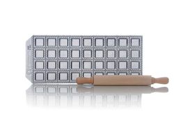 RISOLI' | RAVIOLCASA, Stampo per Ravioli per Realizzare 36 Ravioli, in Alluminio Pressofuso Riciclato, Incluso Mattarello in Legno, Made in Italy