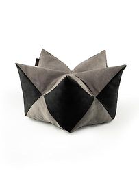 lionto Kroonkussen in Suède-Look voor Katten en kleine Honden, Extravagant Sterrenkussen met afneembare Hoes, (L) 80x45 cm, Duurzaam Huisdierenkussen met variabele Vulling, Grijs/Zwart