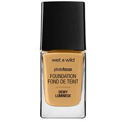 Wet n Wild - Photo Focus Foundation DEWY - Fondotinta Beige Deserto Idratante dalla Performance Elevata - Copre le Imperfezioni, Ideale per Pelli da Normali a Secche - Vegan - Desert Beige