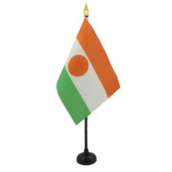 Niger Table Vlag 15x10 cm - Nigerian Desk Vlag 15 x 10 cm - gouden speerblad - AZ FLAG
