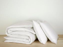 Olivia Off-White sängkläder set - påslakan 260 x 240 cm + 2 örngott 60 x 70 cm