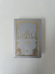 Le Saint Coran: Essai de traduction en langue française du sens de ses versets, Couverture argent