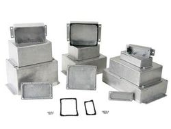 BOÎTIER ÉTANCHE EN ALUMINIUM COULÉ AVEC BRIDE