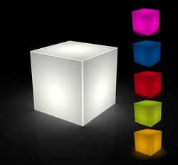Lumioso Led-kruk van hars, binnen en buiten, 25 x 25 x 25 cm, met afstandsbediening, oplaadbare accu met voeding, 16 instelbare kleuren, lichteffecten, hoge kwaliteit, Made in Italy, IP65