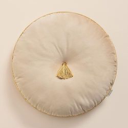 ROOM99 Allure Rund kudde 45 cm prydnadskudde prydnadskudde dekorationskudde plyschkudde fylld soffkudde för soffa säng soffa kudde vardagsrum dekorativ sammet med fransar beige