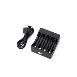 Glowster Cargador rápido para 4 pilas AA/AAA, negro, con indicación LED y protección contra sobrecalentamiento, ideal para recargar pilas en dispositivos.