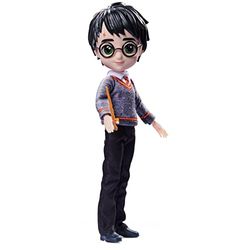 HARRY POTTER-WIZARDING WORLD - MUÑECO HARRY POTTER 20 CM - Figura Harry Potter Articulada con Varita y Uniforme Hogwarts - 6061836 - Juguetes Niños 5 Años +