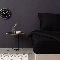 Sábana Bajera Ajustable de satén Negro de Lujo, 100% algodón, 100 x 200 + 30 cm, 210 Hilos, 125 g/m², Lavable a máquina a 30 °C, Suave y Duradera