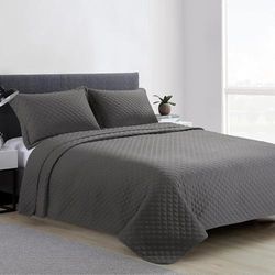 HOMBYS 3 Piece Oversized King Quilt Set Bedspread 128x120 Reversible Lightweight Coverlet Summer Comforter Set (Super King Plus (128x120), Grey)