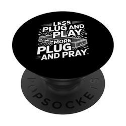 Menos Plug And Play Más Plug And Pray Funny Network Engineer PopSockets PopGrip Adhesivo
