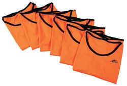 Set van zes oranje slabbetjes voor het voetbalspel